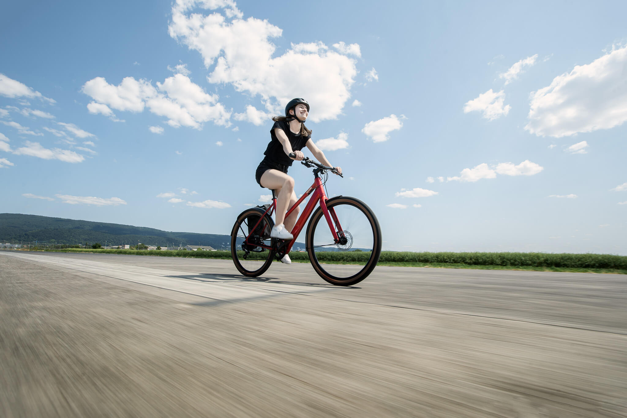 Frau fährt auf Merano TPZ von Coboc